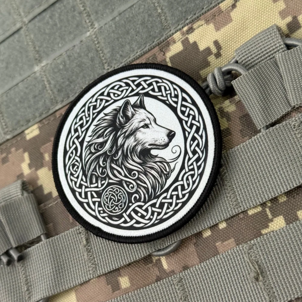 Parche táctico chevron Wolf gancho y bucle para ropa militar - imagen 2