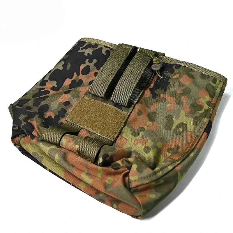 Detalle de camuflaje y MOLLE
