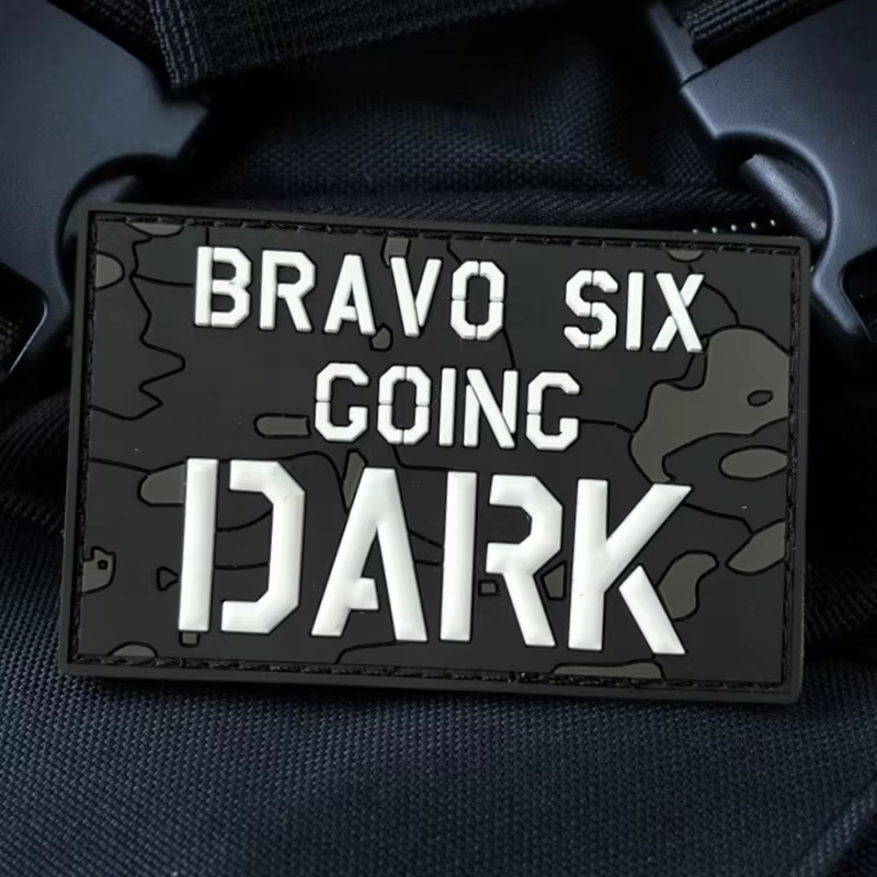 Bravo SIX Parche PVC luminoso con Velcro para mochila o brazal táctico - imagen 4