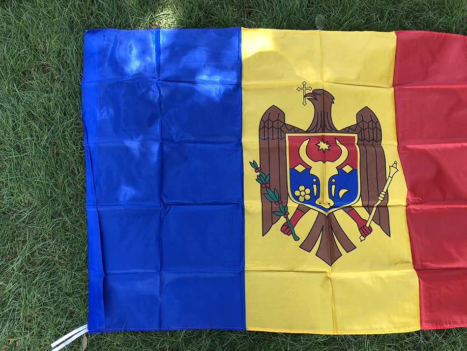 Bandera ondeando en exterior