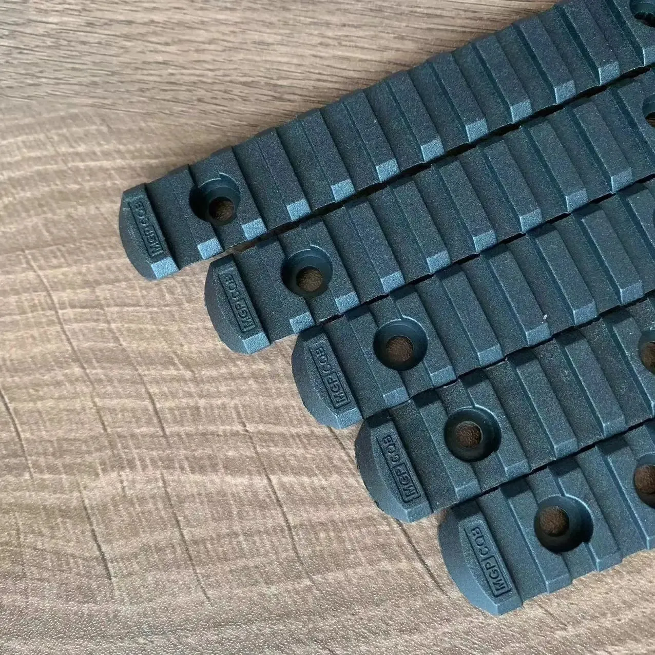 Protector riel táctico piel - Montaje metálico M-LOK KeyMod - imagen 4
