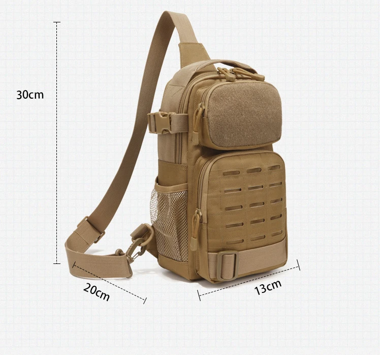 Detalle del sistema Molle en el bolso