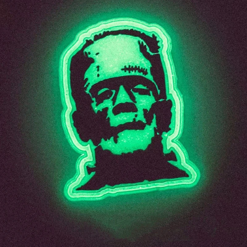 Parche táctico luminoso PVC – Calavera Frankenstein para equipamiento - imagen 3