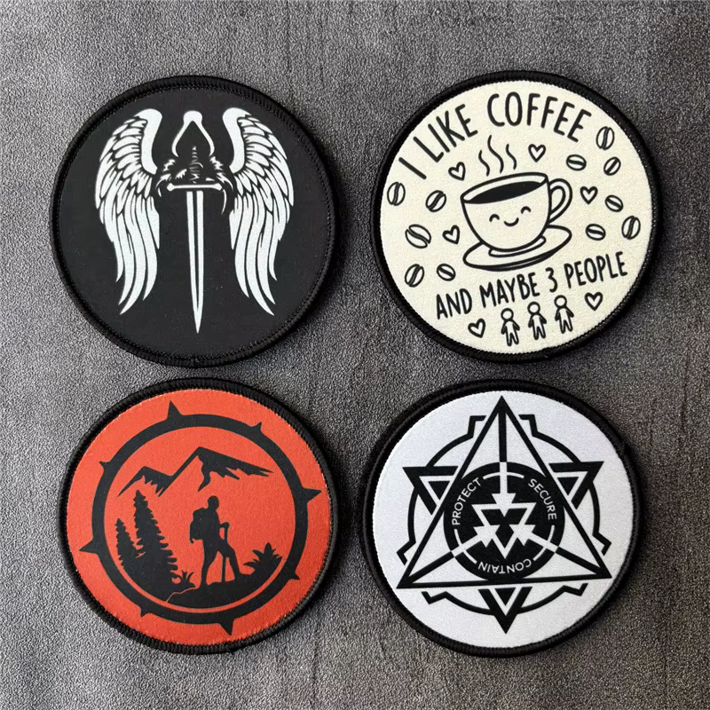 Parche táctico militar con estampado “I LIKE COFFEE” y “Alas y Espada”