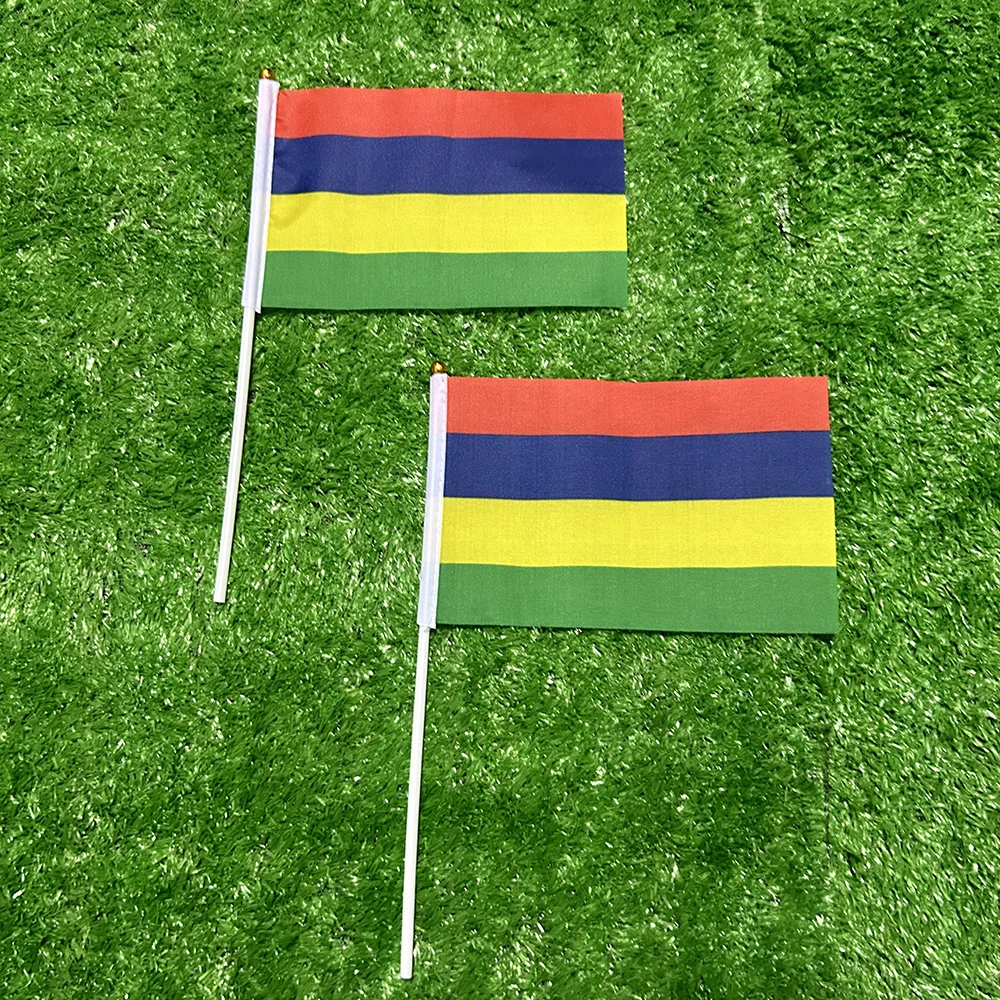 Detalle de la bandera y el mástil de plástico