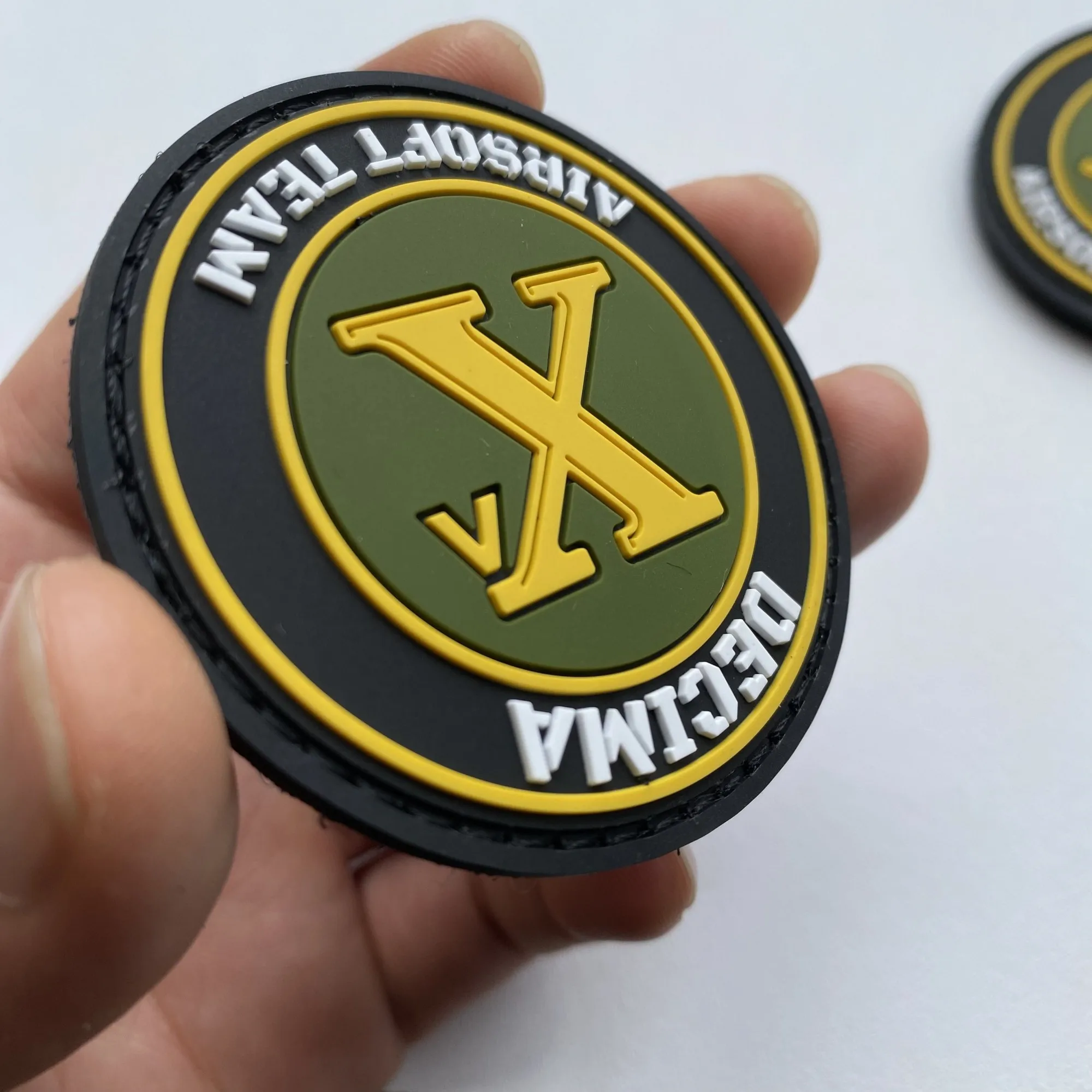 Etiqueta de PVC 3D termoadhesiva con gancho y bucle personalizada - imagen 3