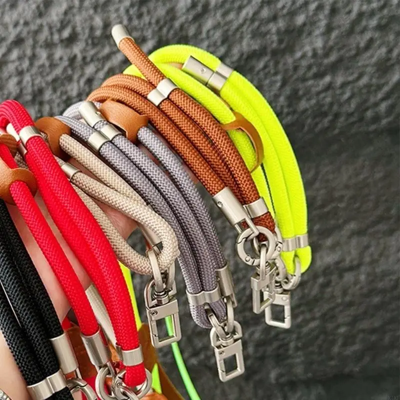 Porta teléfono con cordón bandolera y ganchos metálicos - imagen 3