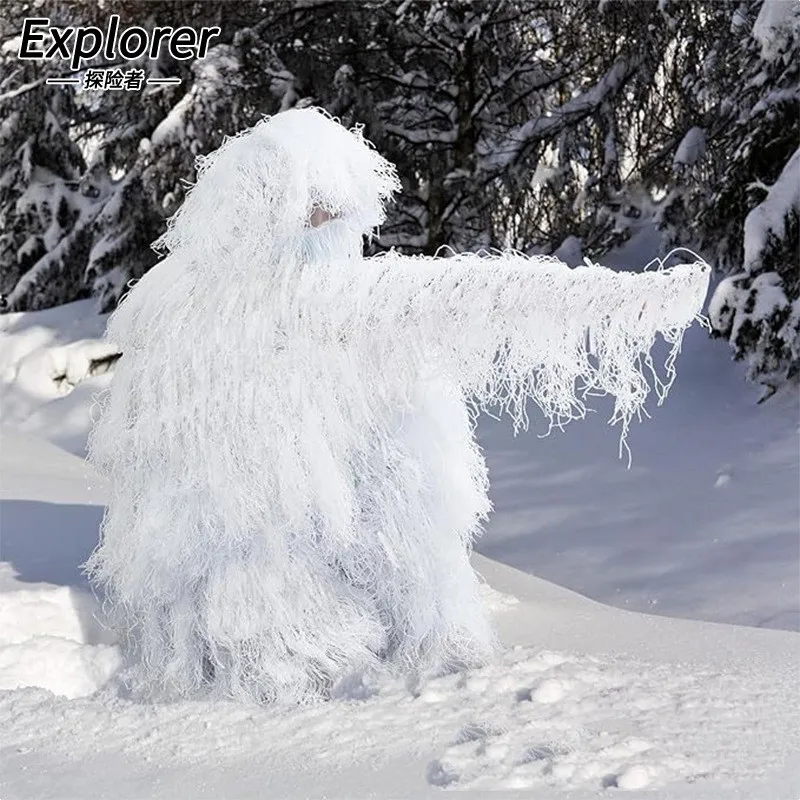 Traje de camuflaje militar de invierno en blanco