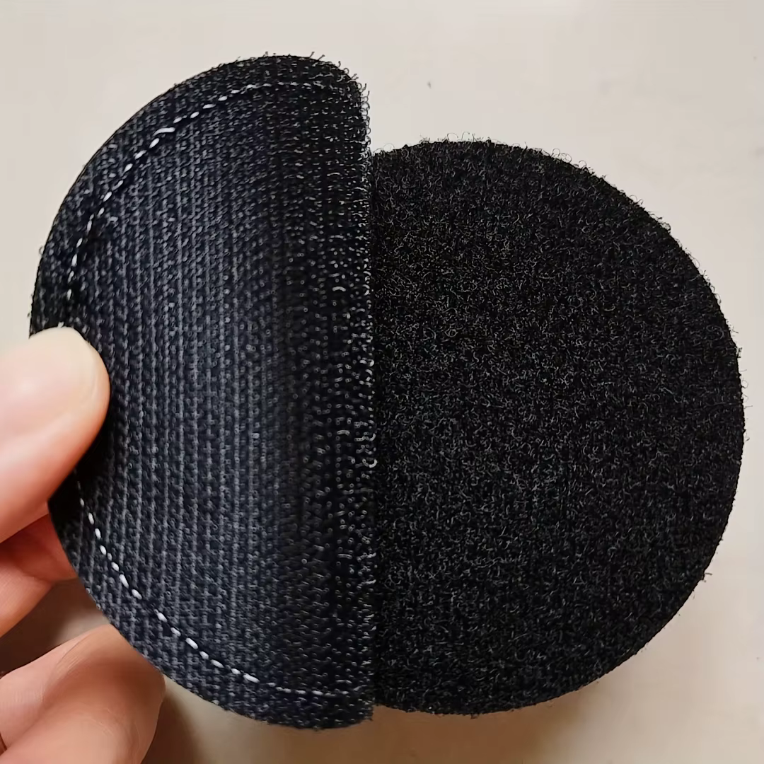 Parche colocado sobre una chaqueta de algodón