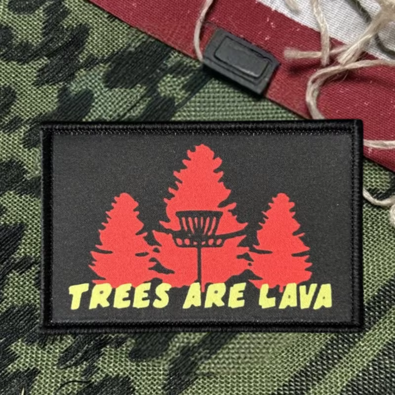 Parche con estampado de árboles Lava para gancho y bucle