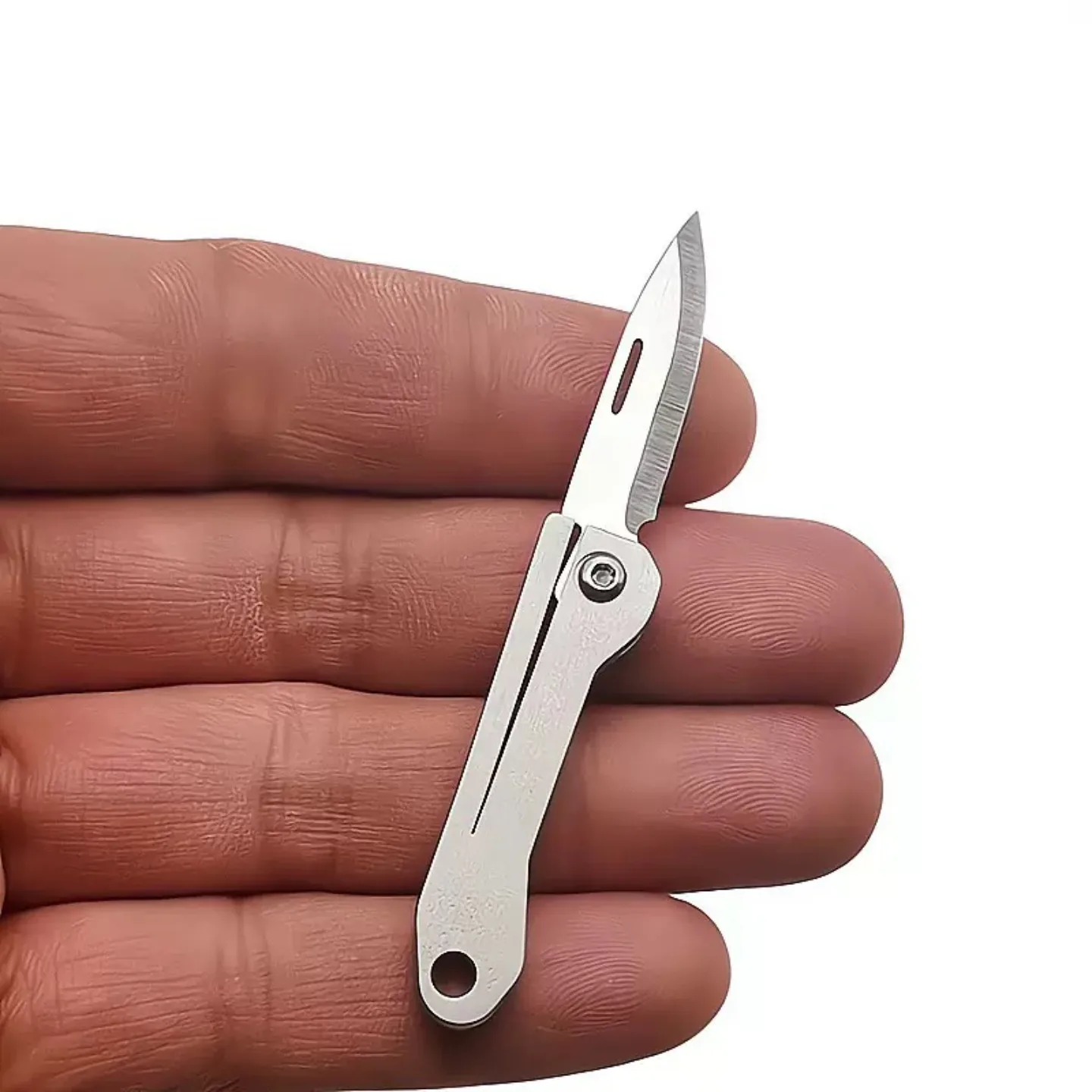 Navaja EDC compacta de titanio con llavero multiusos