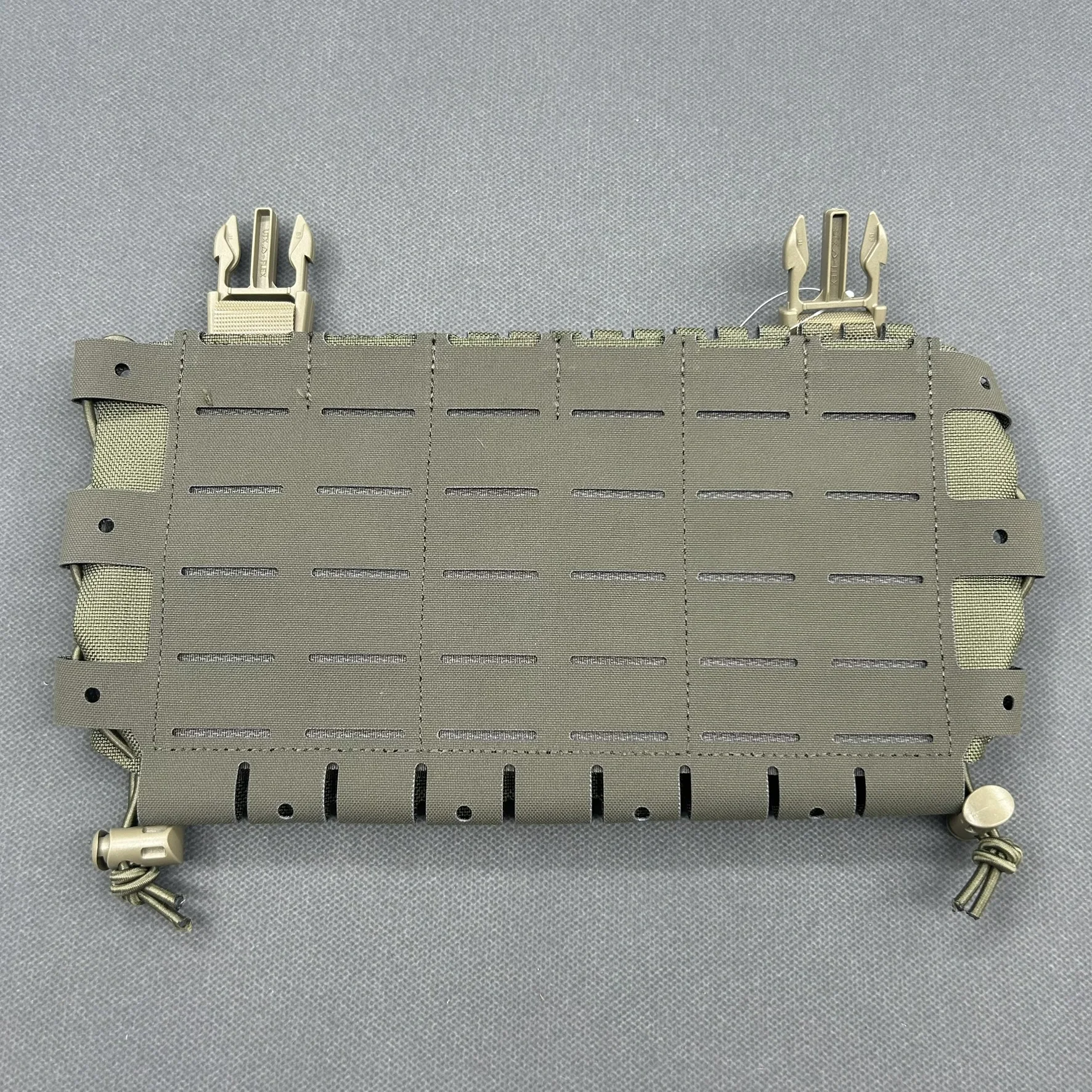 Adaptador MOLLE panel frontal táctico para portaplacas y chaleco - imagen 4