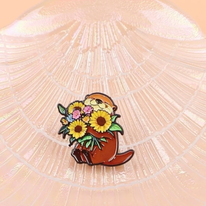 Pin esmalte nutria y girasoles – Broche metálico para ropa y sombrero - imagen 2