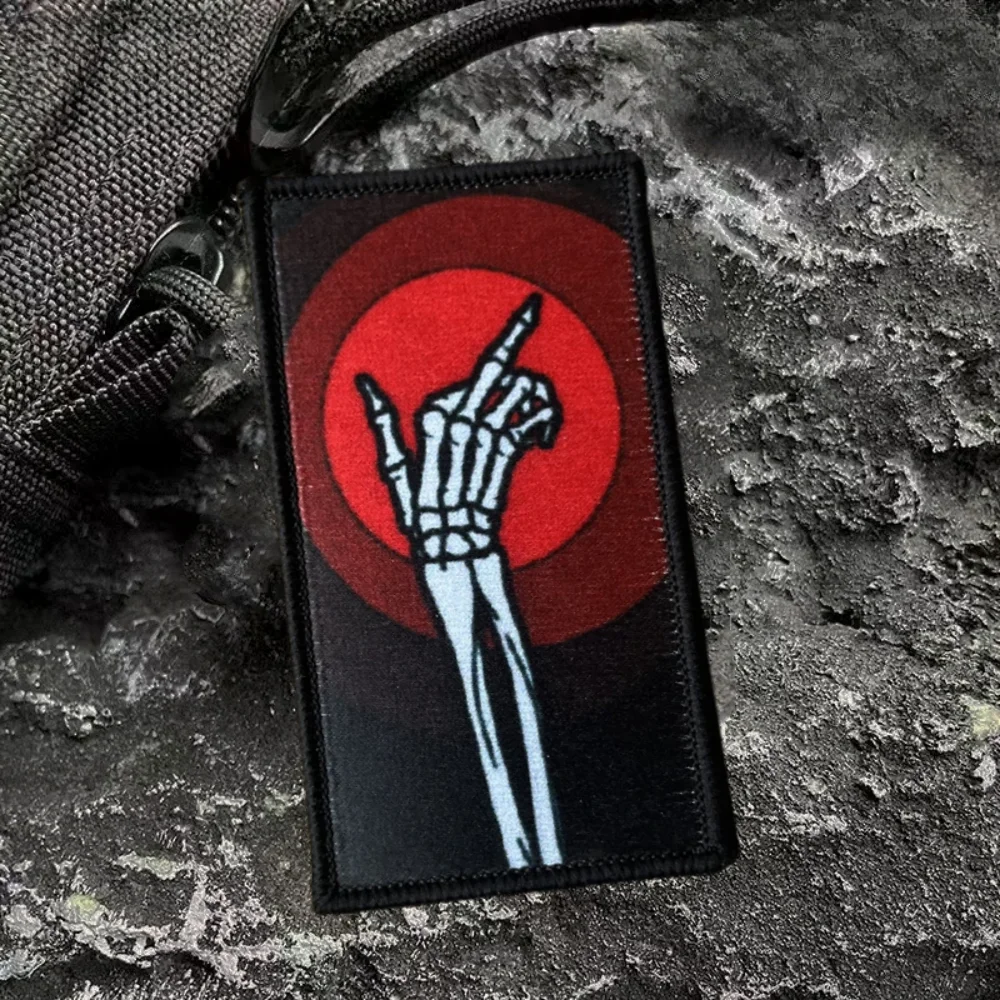 Detalle del diseño de esqueleto en parche militar