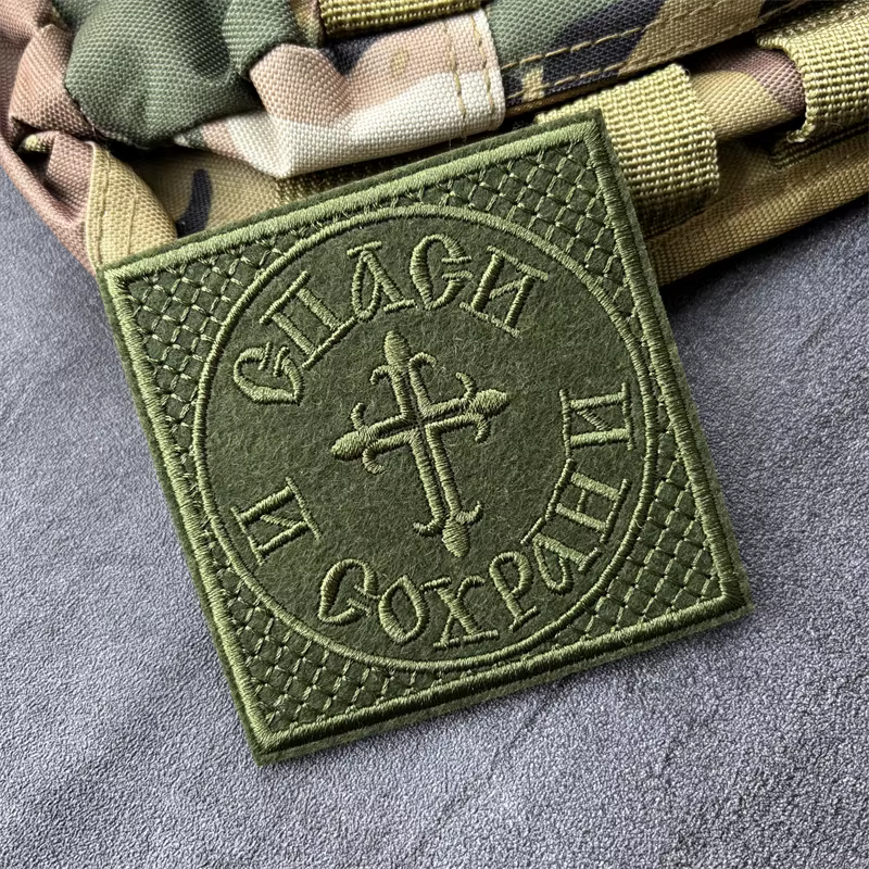 Parche táctico bordado cruz con velcro para mochila y brazalete - imagen 5