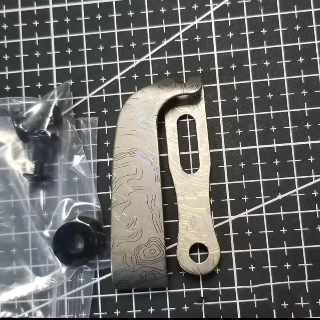Clip Táctico de Titanio para EDC con Protector de Navaja Cuero - imagen 2