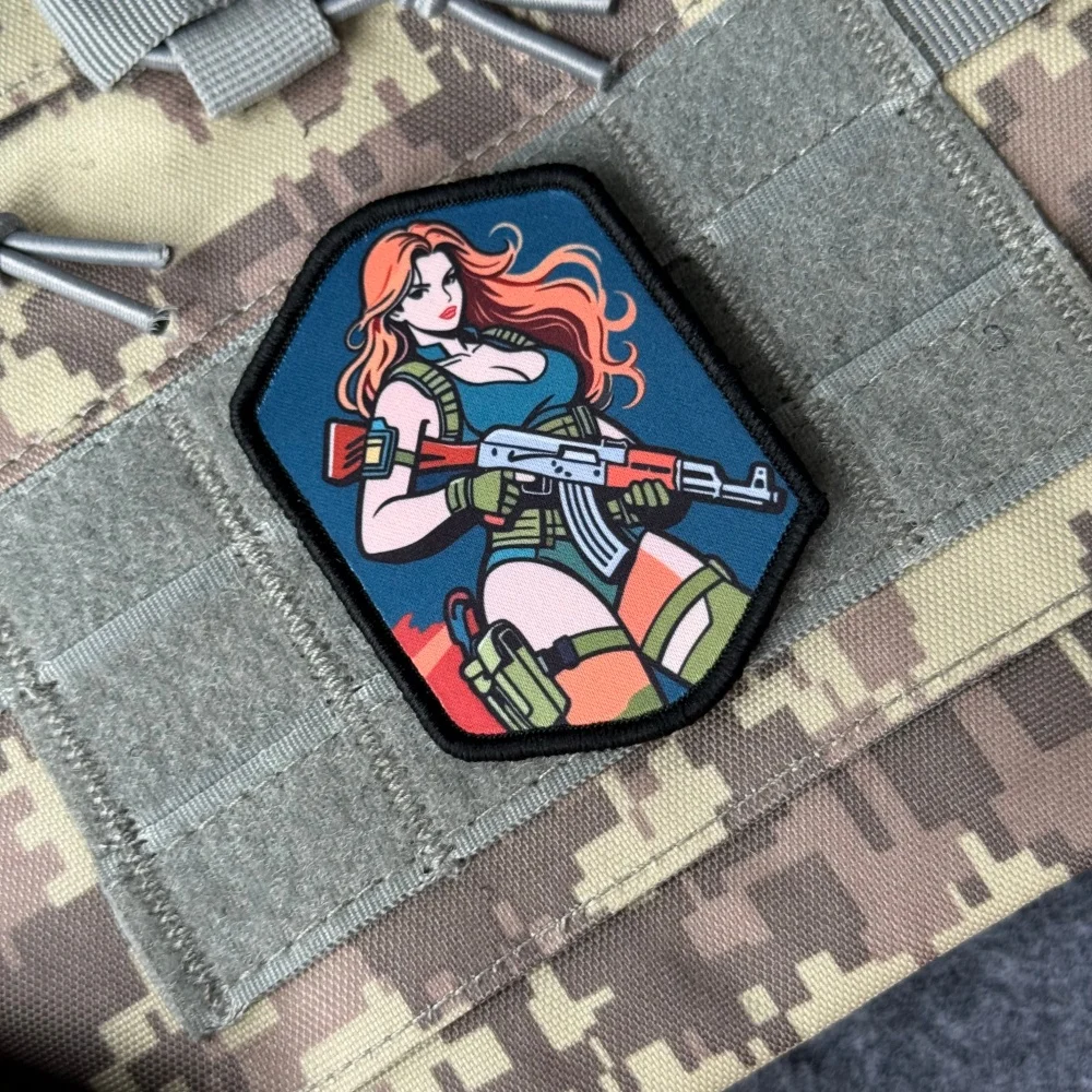 Parche táctico de moral para airsoft, pin-up pelirroja con velcro - imagen 3