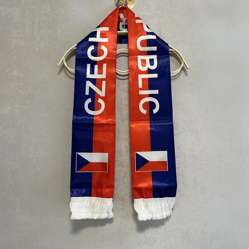 Bufanda bandera checa satén doble cara con flecos