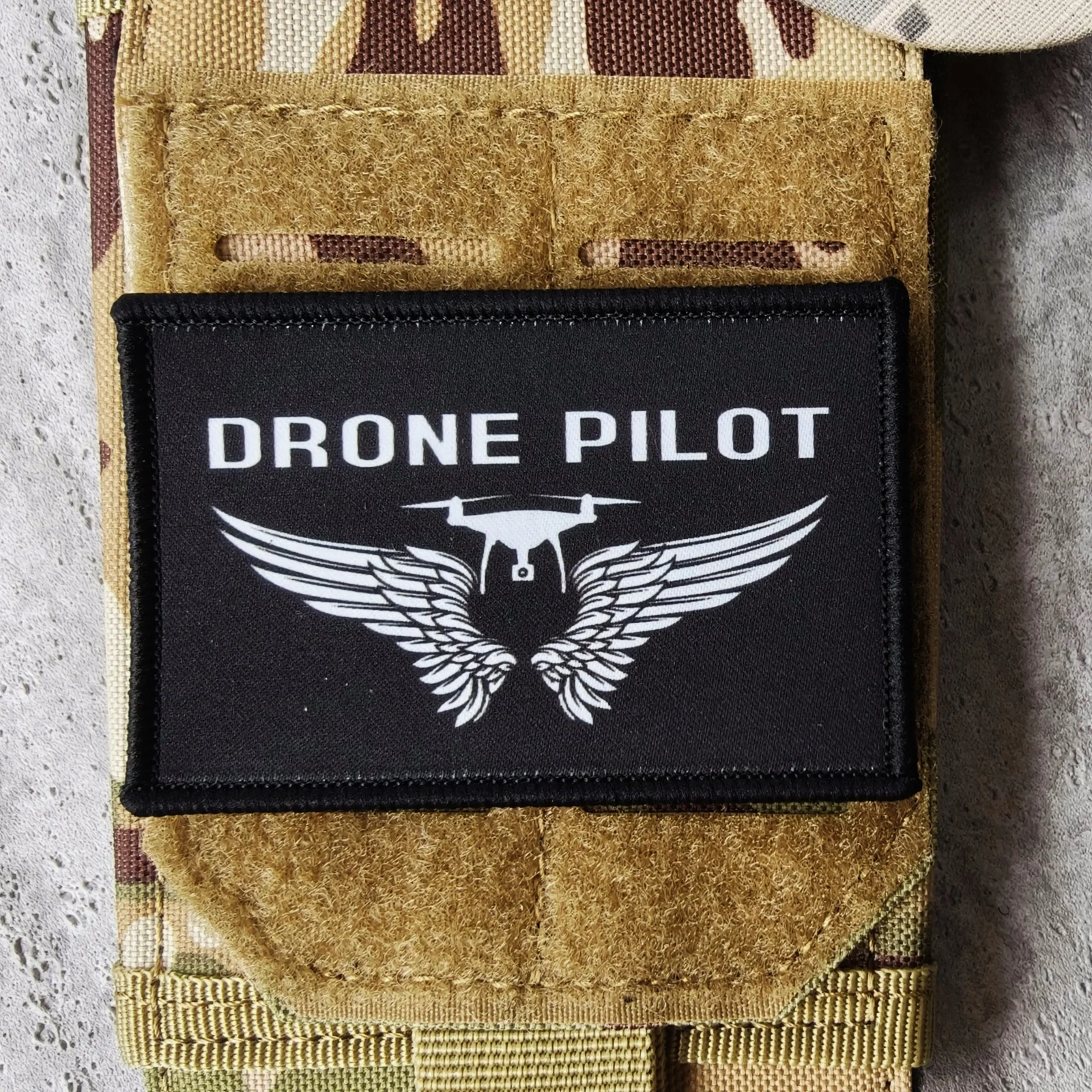 Parche táctico de piloto de dron con alas y velcro - imagen 4