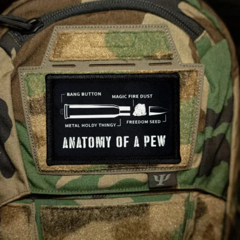 Parche táctico MORALE con diseño de pistolera retro