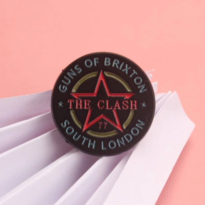 Pin esmaltado Vintage The Clash Guns of Brixton en estilo vintage