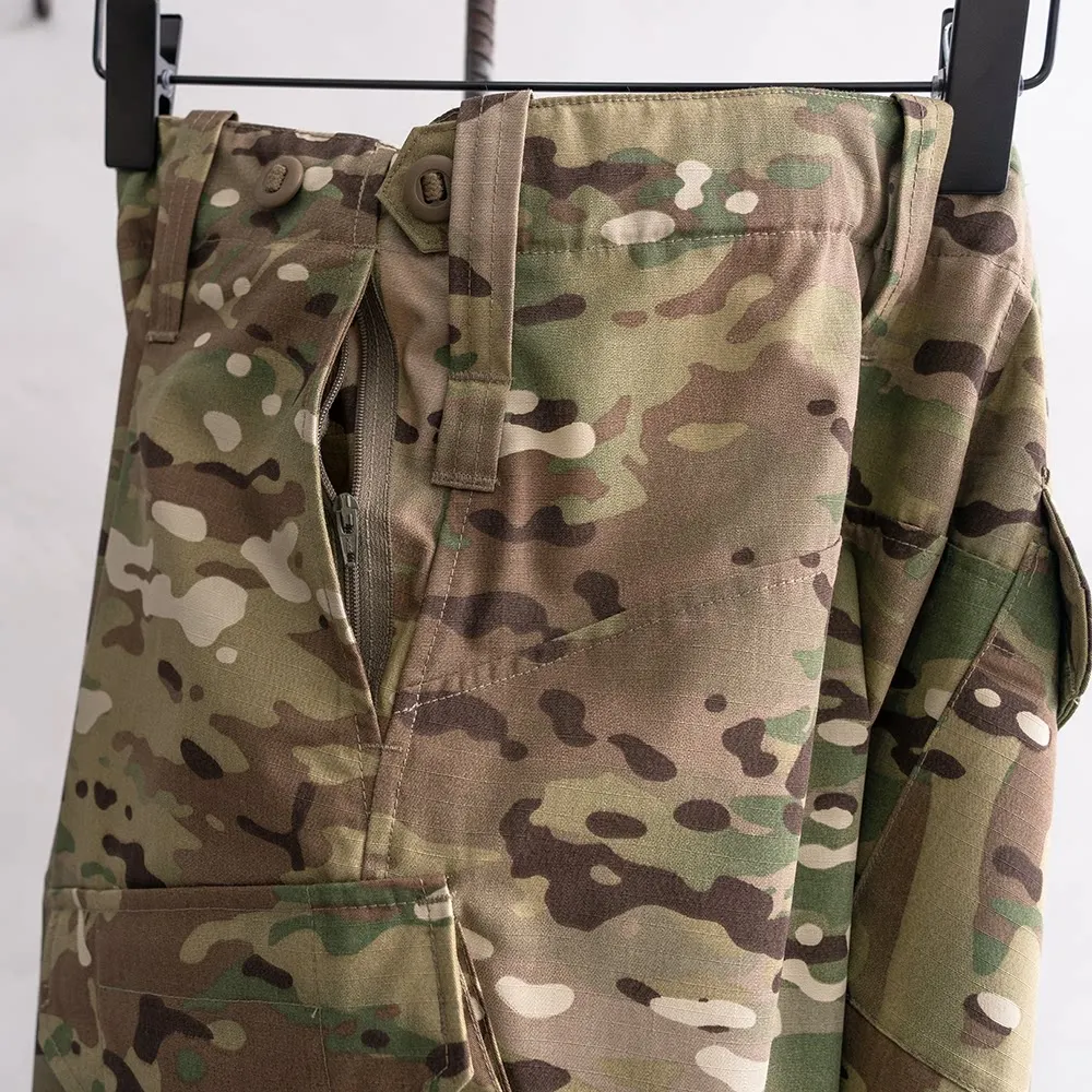 Tejido camuflaje y costuras