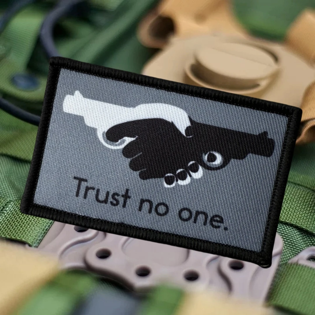 Trust No One Parche Velcro táctico MOLLE para chaleco y mochila - imagen 4