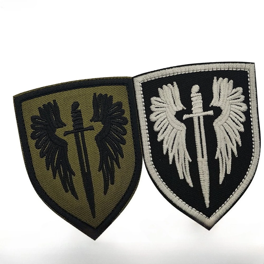 Parche bordado táctico vintage escudo con alas y espada para mochila - imagen 2