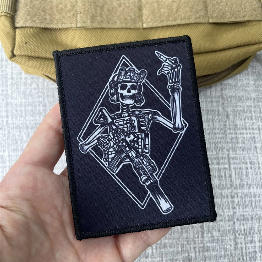 Parche moral calavera con pistola – Para equipo táctico y mochila - imagen 4