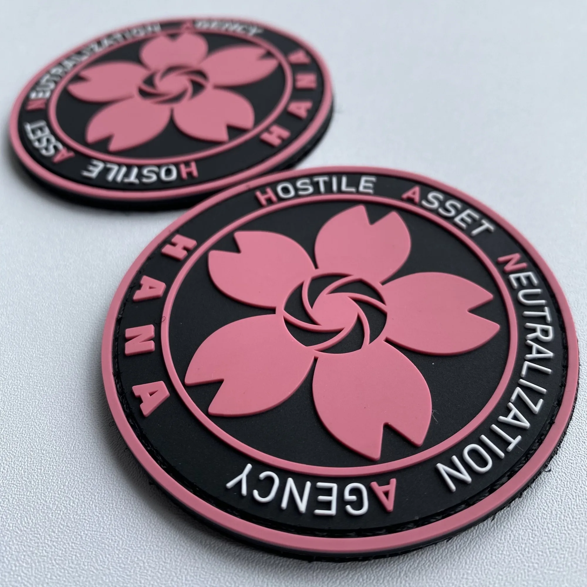 Pin de solapa táctico PVC goma suave con logotipo personalizado - imagen 2