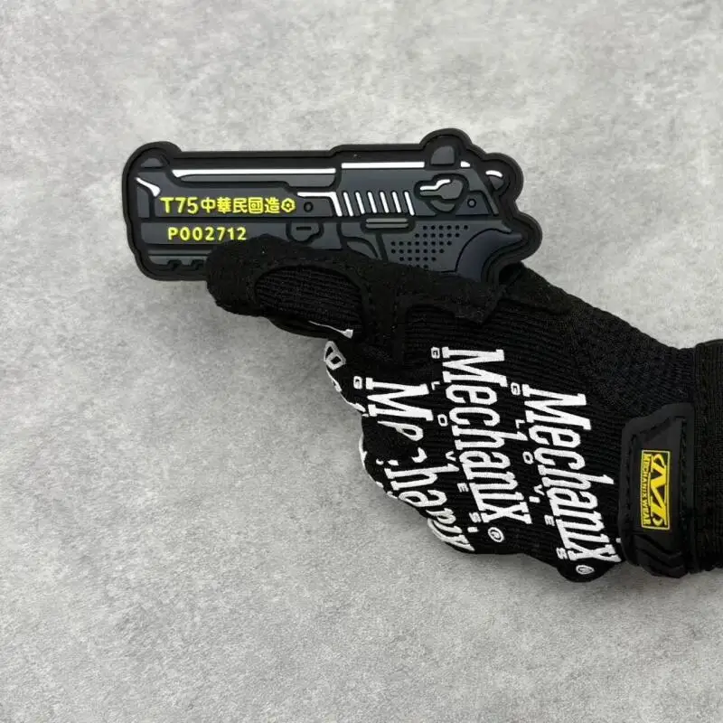 Llavero EDC TT-75 en forma de pistola, parche brazo gancho y bucle - imagen 3