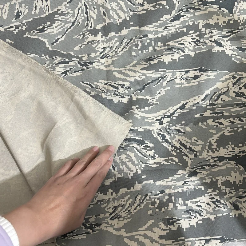 Tela de camuflaje digital Tiger Stripe en sarga de poliéster y algodón - imagen 4
