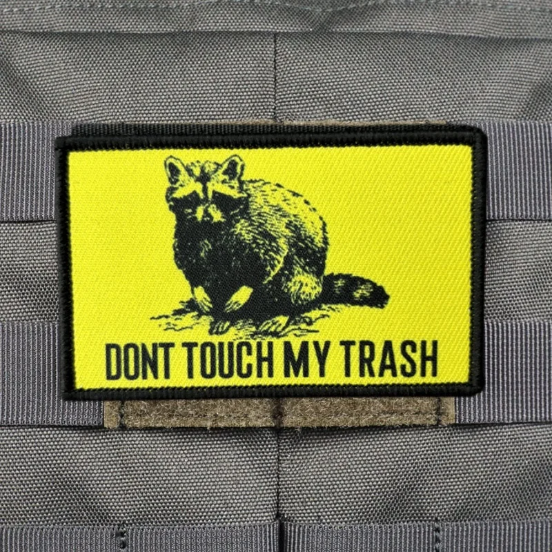 Parche táctico con mensaje No Toques Mi Basura y silueta de gato