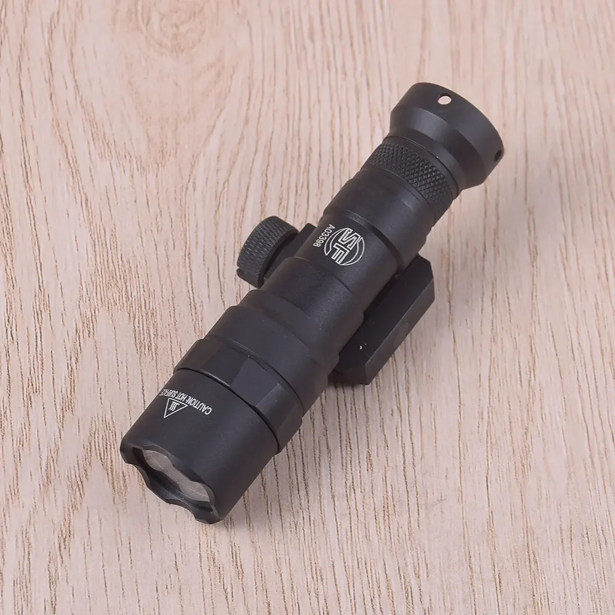 Linterna táctica Surefire M300 Scout Light con montura Picatinny - imagen 4
