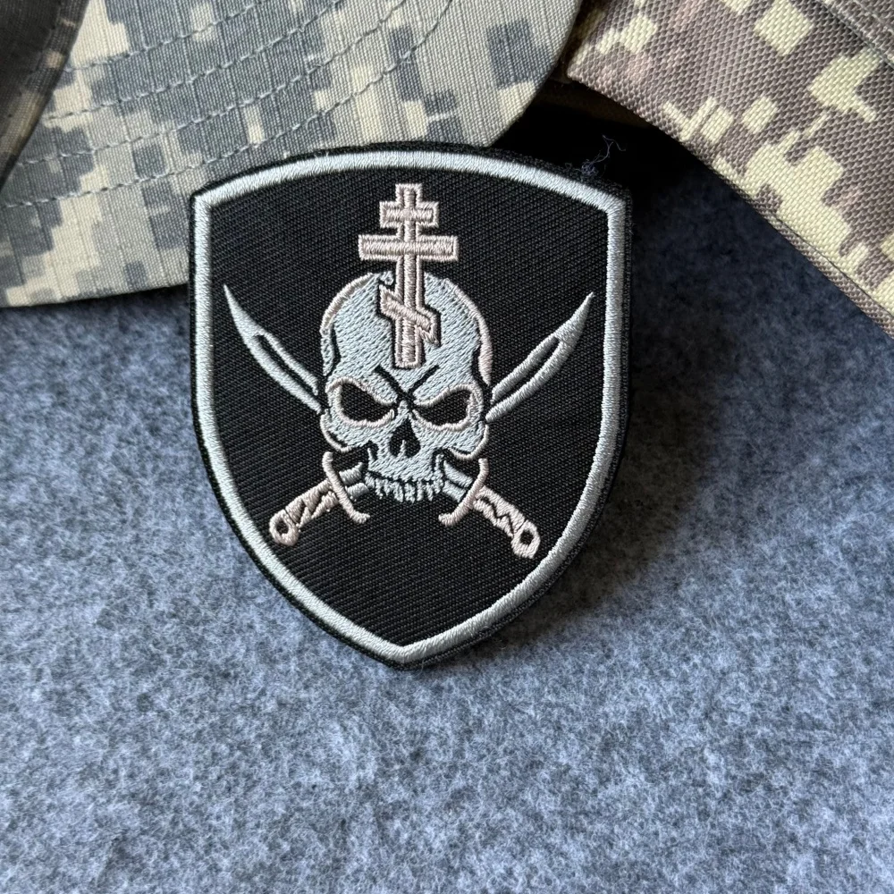 Parche táctico bordado gancho y bucle calavera ortodoxa con espadas - imagen 2