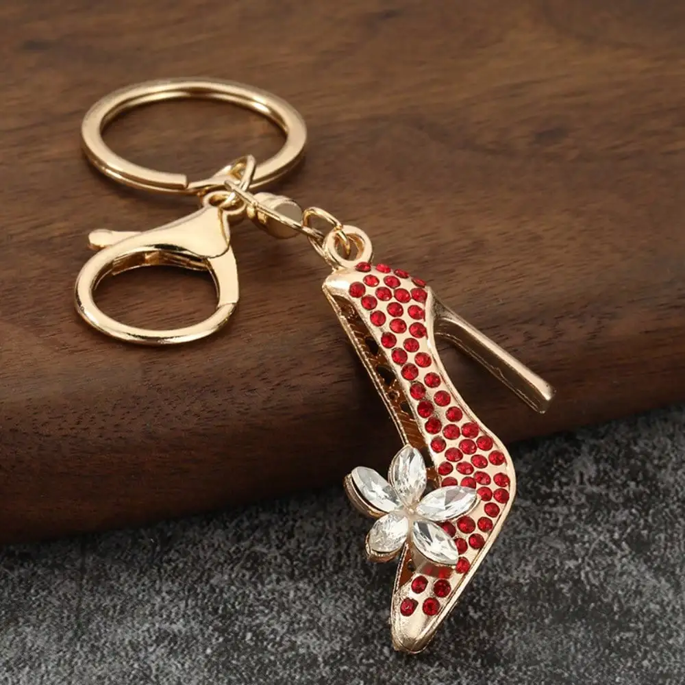 Llavero tacones altos con diamantes de imitación brillantes