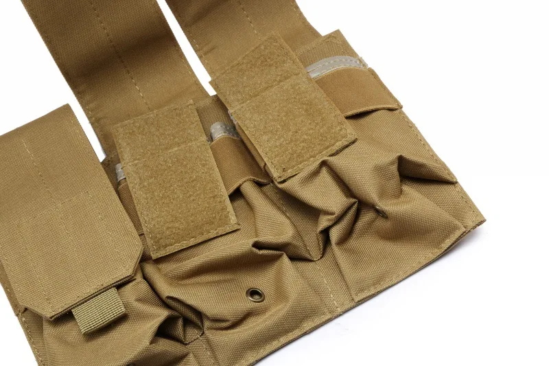 Montaje en chaleco táctico con correas MOLLE