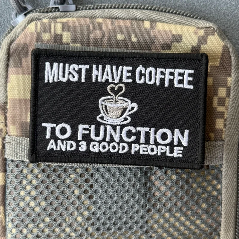 Parche táctico bordado frase Must Have Coffee To Function con velcro - imagen 2