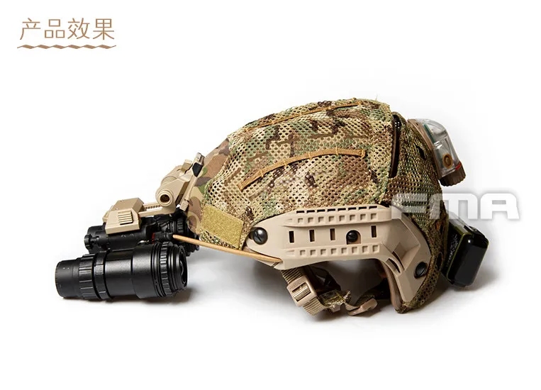 Funda de malla para casco camuflado en uso