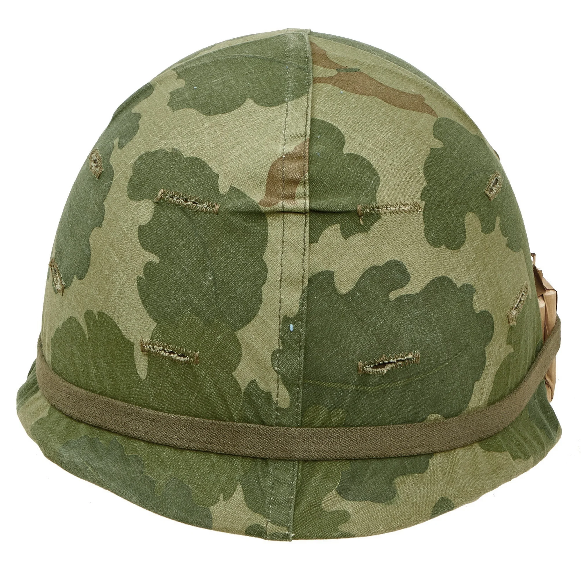 Cubierta puesta sobre casco M1
