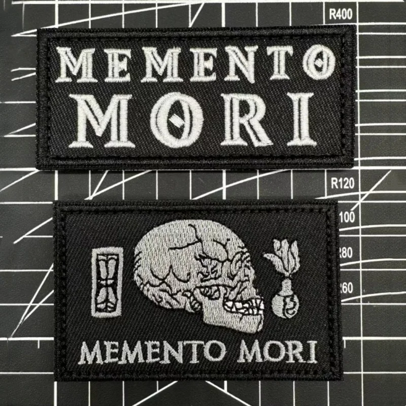 Parche táctico Memento Mori con velcro hook y loop para mochila - imagen 2