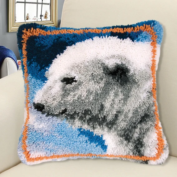 Funda almohada bordada lana gruesa motivos loro pollo mariposa