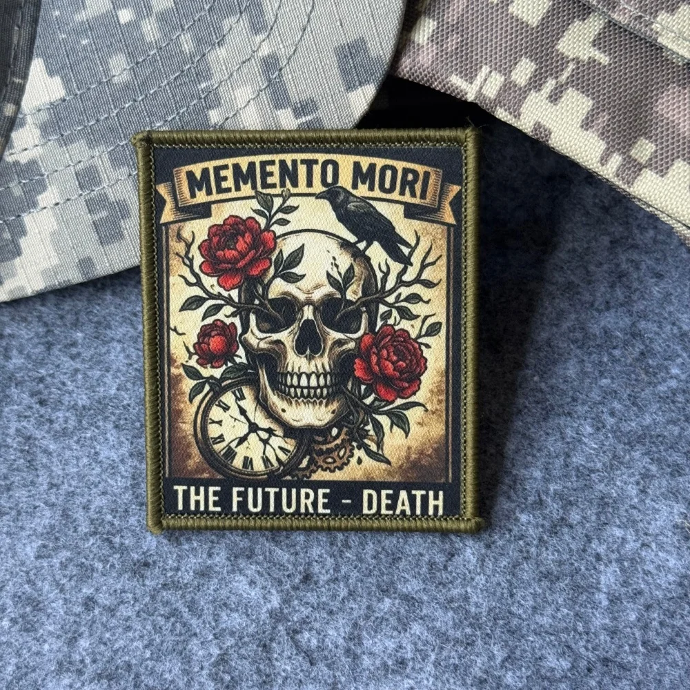 Parche táctico MEMENTO MORI, gancho y bucle para brazalete - imagen 2
