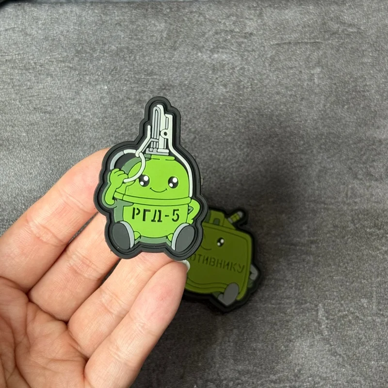 Parche táctico de PVC con granada estilo cómic y velcro - imagen 3