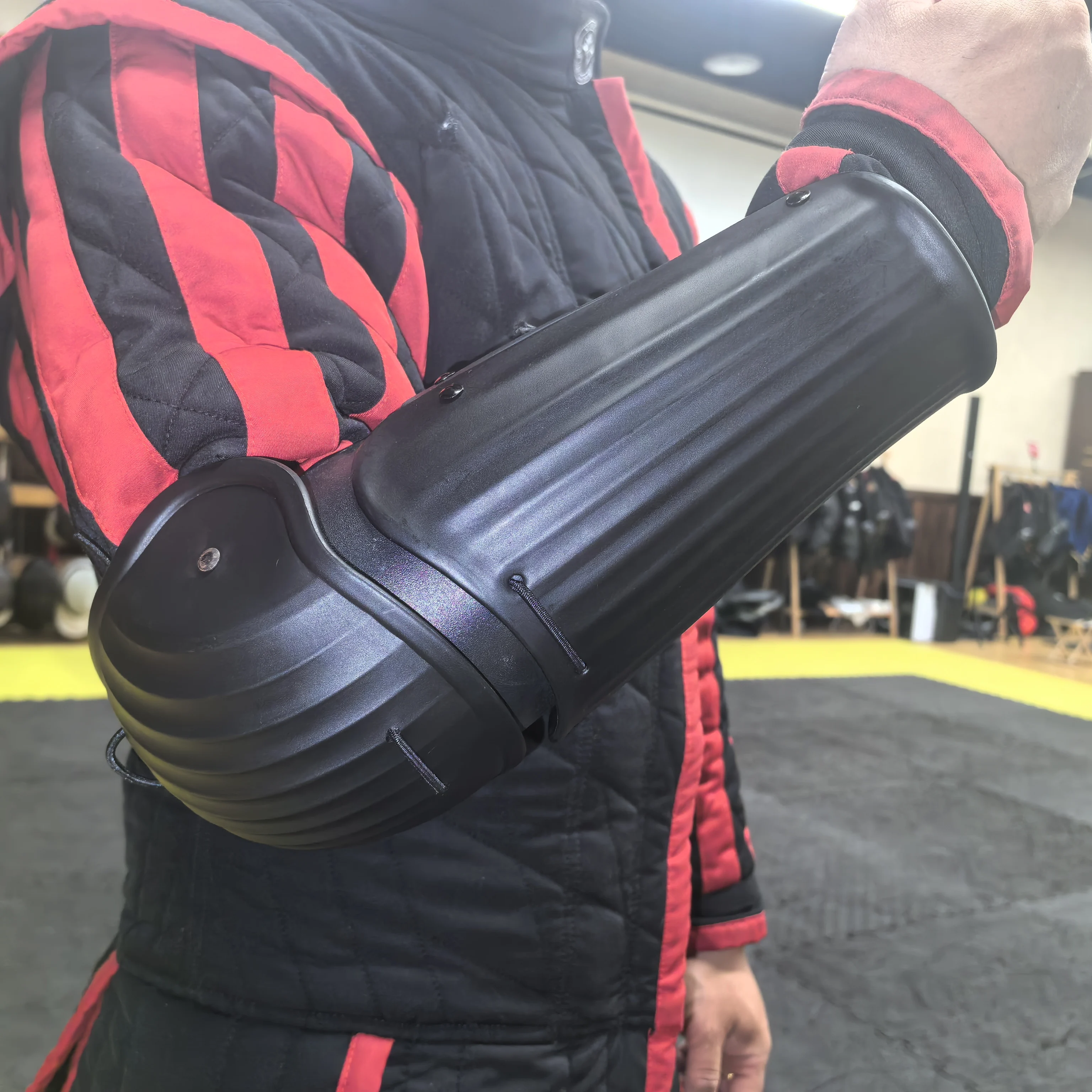 Protección de antebrazo HEMA ajustable con codo de polímero duro - imagen 5