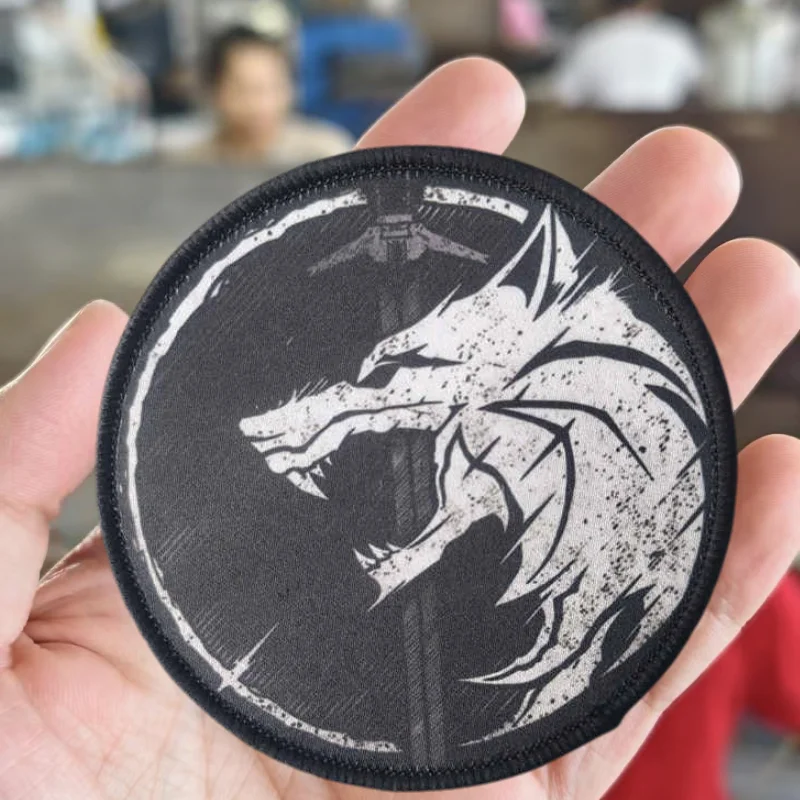 Parche táctico velcro lobo espada – insignia para mochila - imagen 3