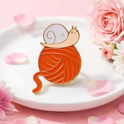 Pins esmaltados de animales: rana, gato y pájaro кар