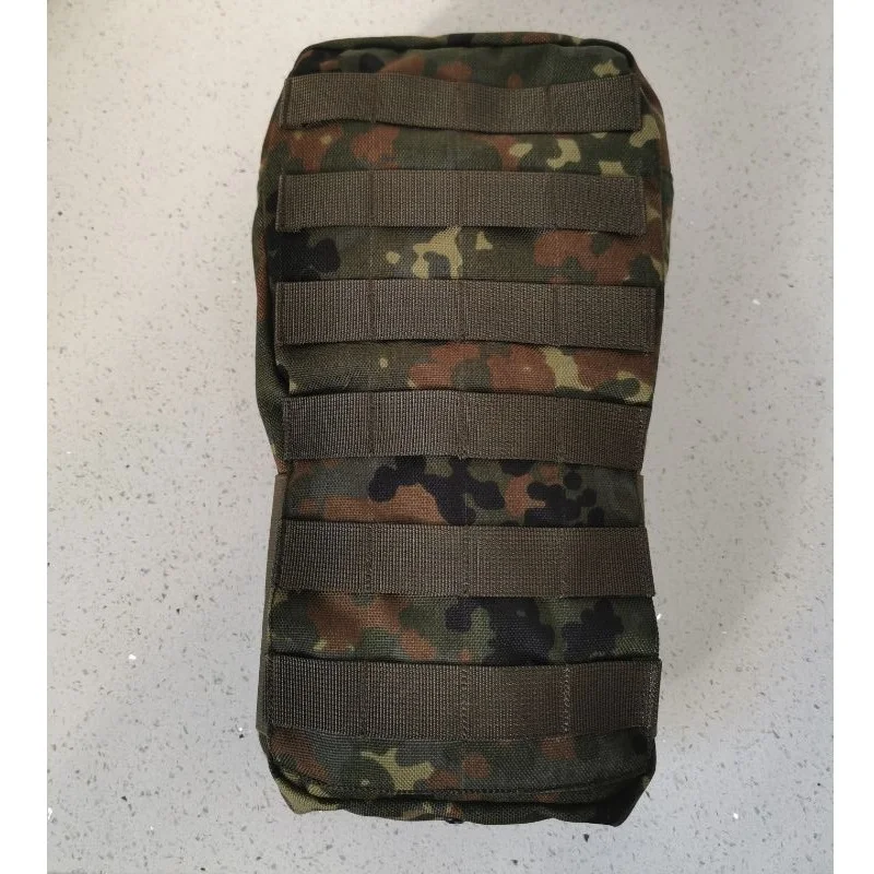 Detalle del conjunto y el enfoque táctico del chaleco