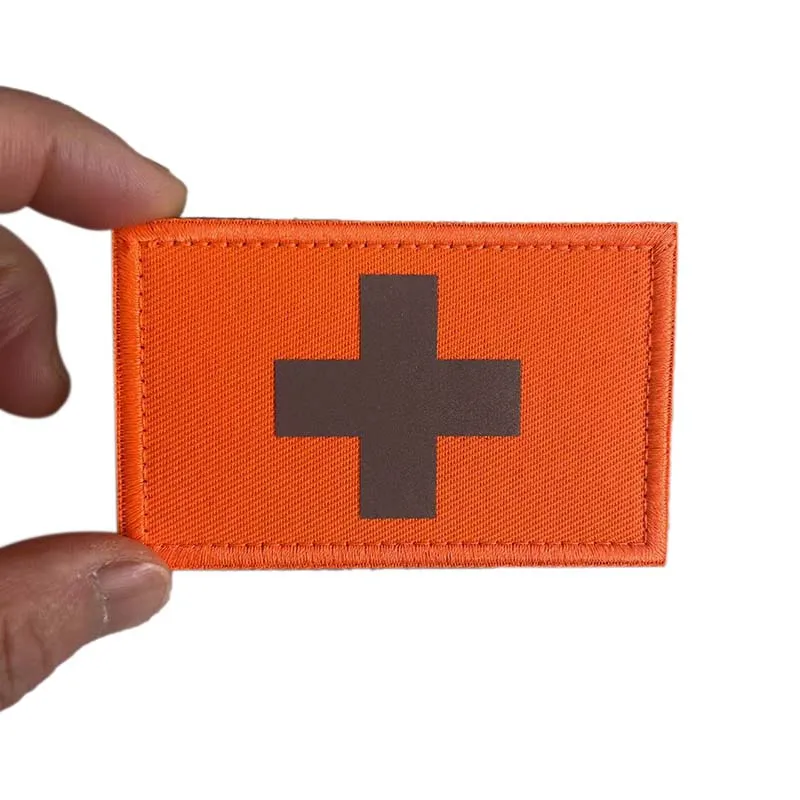 Parche táctico bordado cruz médica reflectante Suiza IR