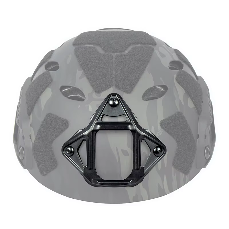 Cascos con diferentes accesorios montados